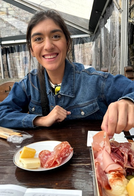 Busty Aubry Babcock spreads hairy pussy and gives closeup in bedroom - 4 of 16